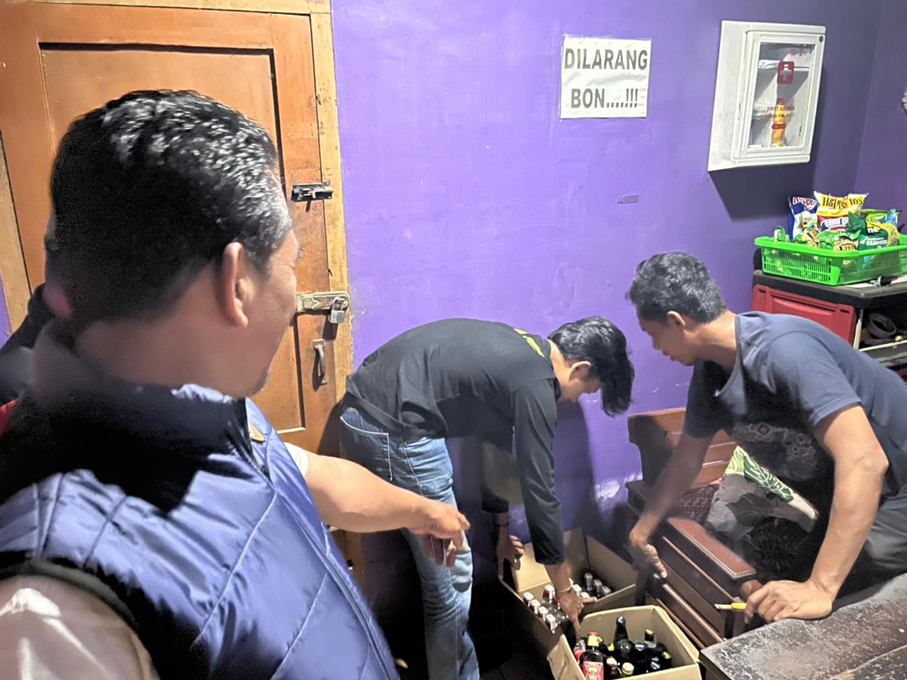 24 Jam, Polres Bantul Sita 51 Botol Miras Ilegal di Pleret dan Parangtritis