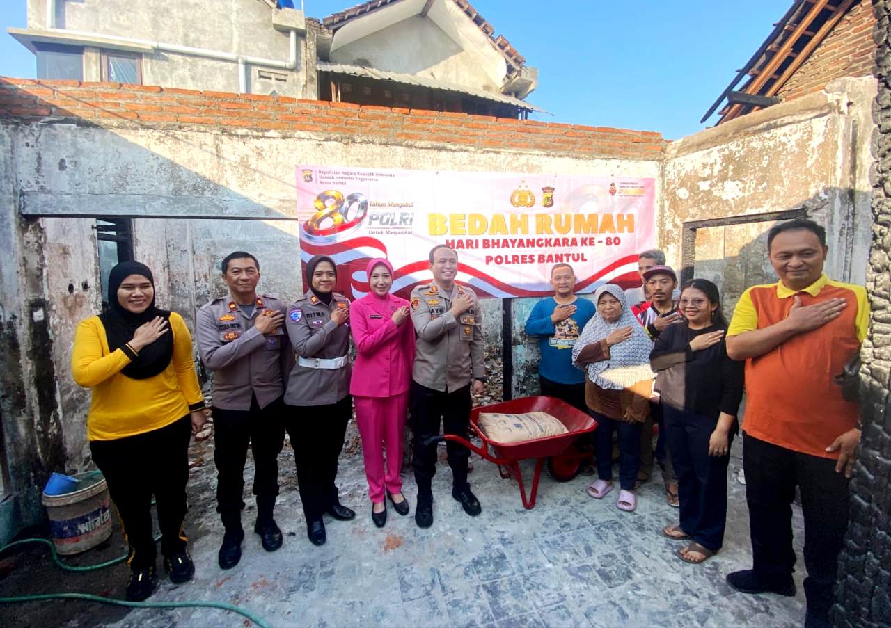 Polres Bantul Bedah Rumah Korban Kebakaran dan Gratiskan Urus SIM-STNK