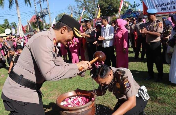 126 Polisi Bantul Naik Pangkat, Tangis Haru Iringi Perpisahan 13 Personel Purna Tugas