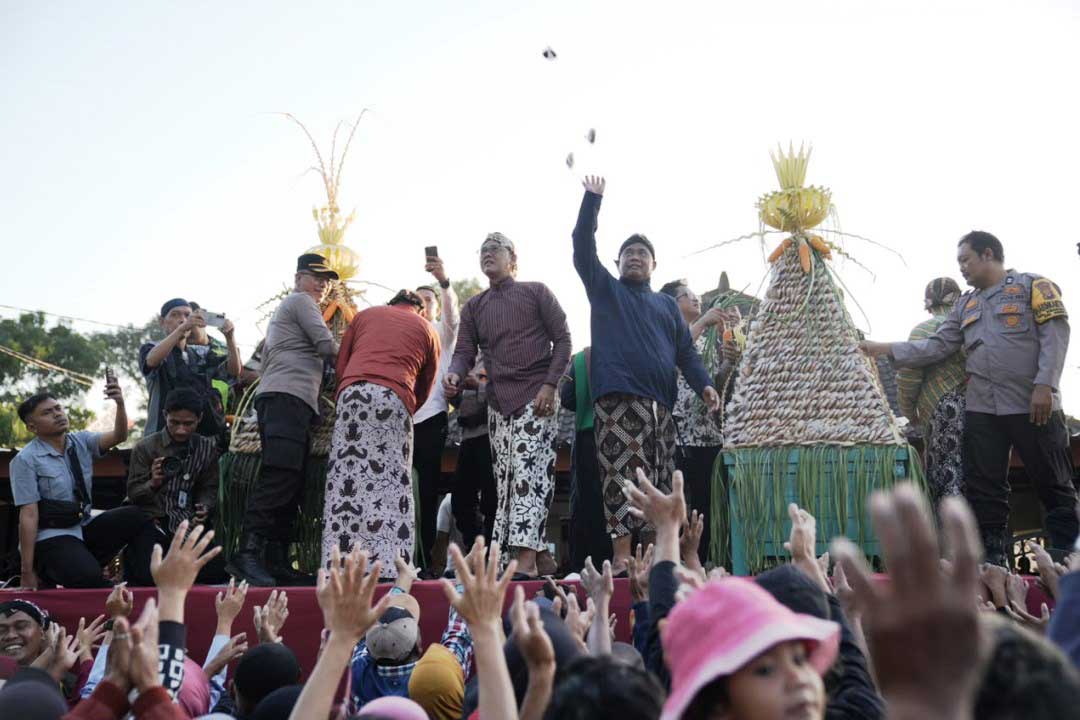 Saparan Ki Ageng Wonolelo Tebar 1,5 Ton Apem, Harda: Bukti Lestarinya Budaya Sleman