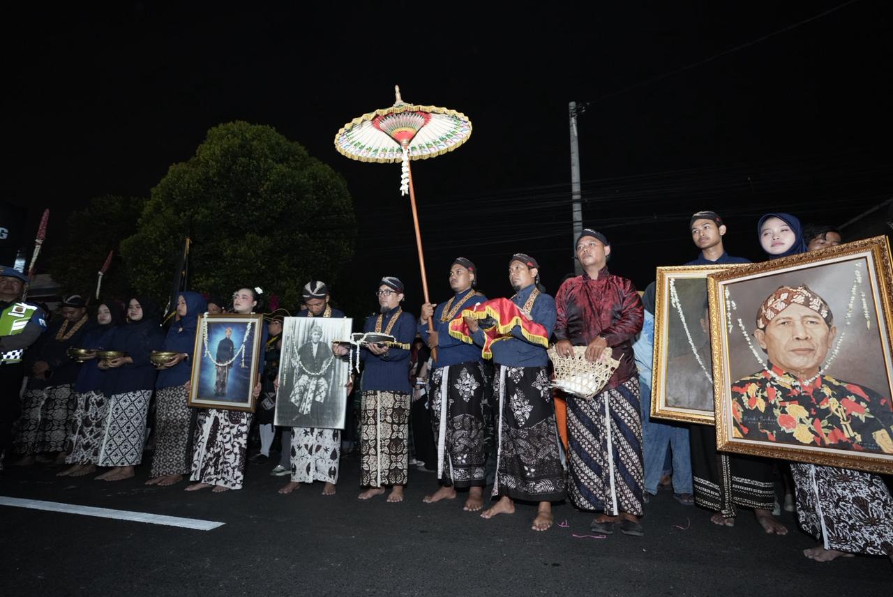 Danang Maharsa Jalan Kaki Ikuti Kirab Suran Mbah Demang, WBTB Kebanggaan Sleman