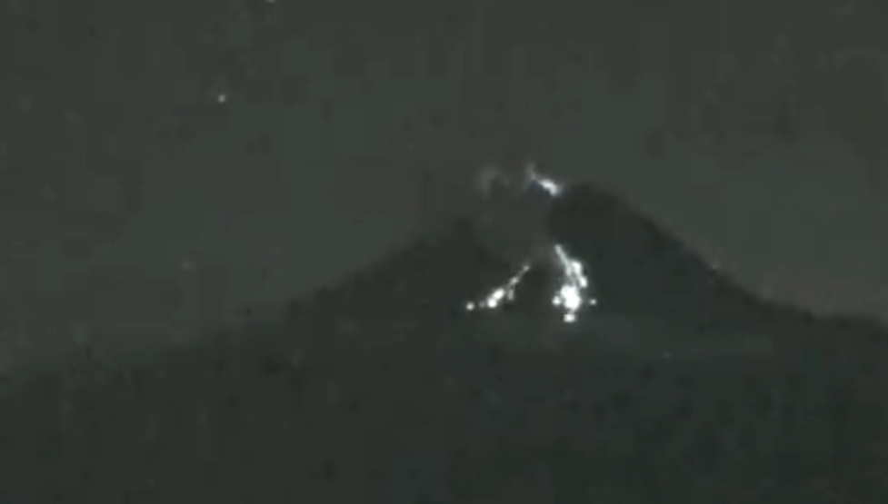 Awan Panas Guguran Merapi Meluncur 2 Km, Status Siaga Level III Tetap Berlaku