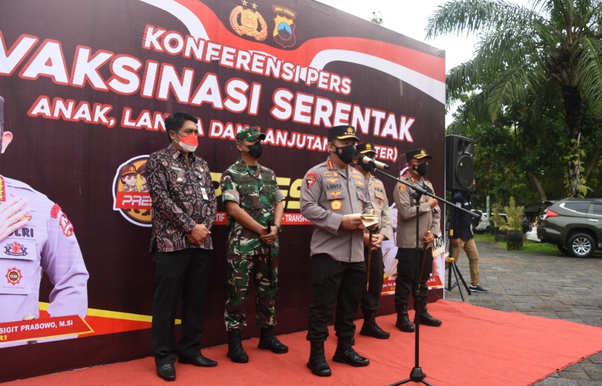 Kapolri Minta Lakukan Percepatan Vaksinasi dari Pintu ke Pintu  