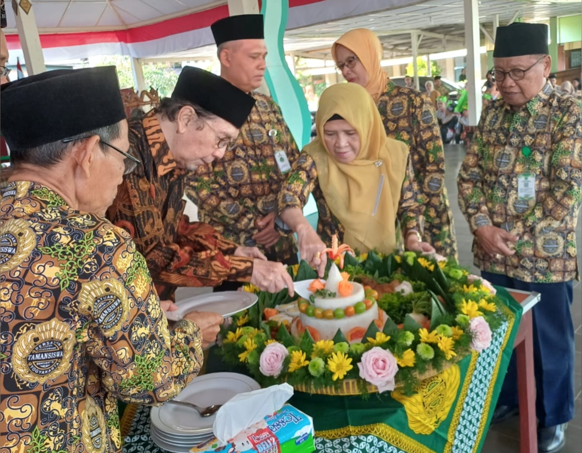 104 Tahun Tamansiswa, Momentum Instropeksi dan Gumregah