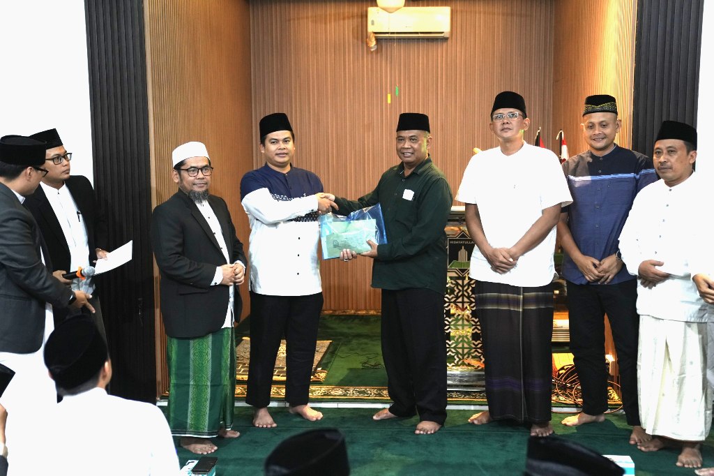 Bupati Sleman Donor Darah Saat Safari Tarawih di Ngaglik, 70 Jamaah Ikut