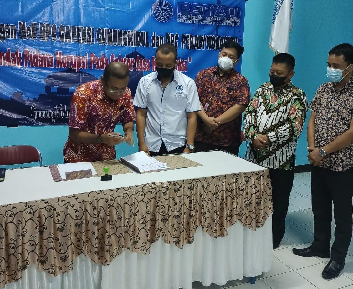 Cegah Korupsi di Sektor Konstruksi, DPC Peradi dan BPC Gapensi  Tanda Tangan MoU