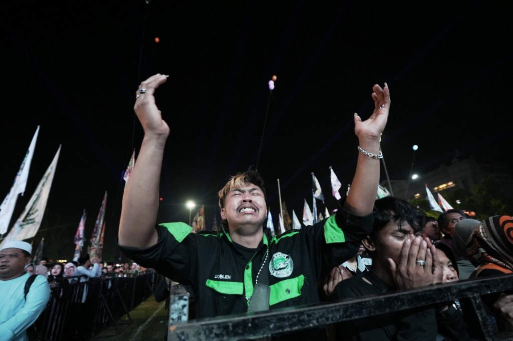 Ribuan Warga Padati Sholawatan Hari Jadi ke-110 Sleman Bersama Gus Muwafiq