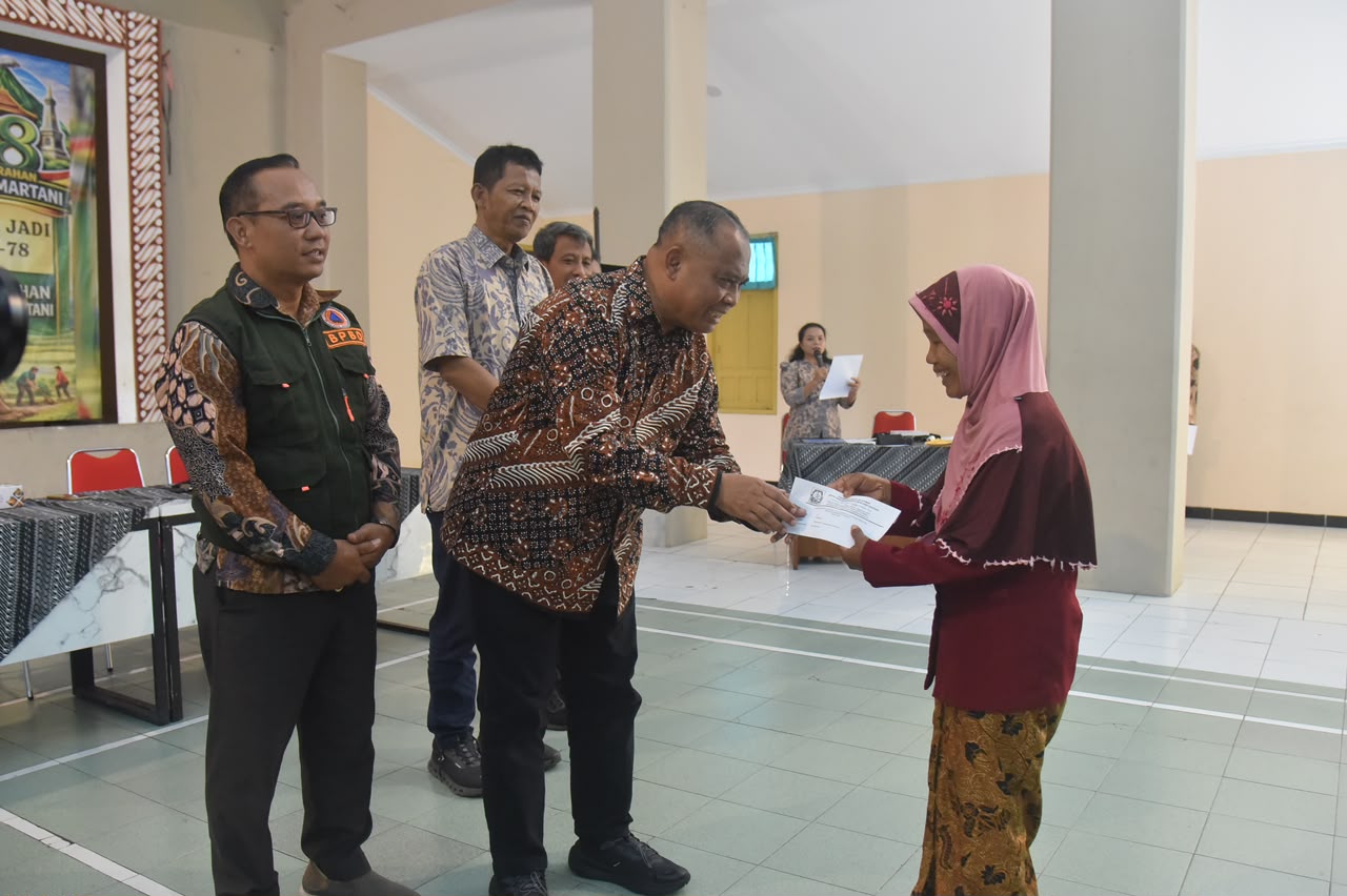 Bupati Harda Salurkan Bantuan Korban Cuaca Ekstrem, Instruksikan Mitigasi Angin Kencang