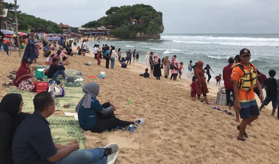 Lonjakan Wisatawan di Gunungkidul, Indrayanti Pencuri Perhatian di Pantai Selatan