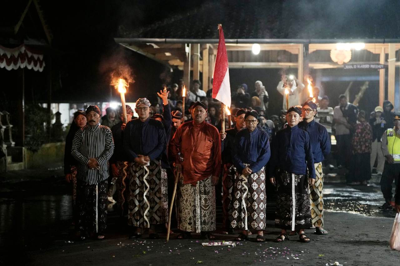 Laku Tapa Brata Malam 10 Suro di Merapi, Warisan Mbah Maridjan Tetap Lestari