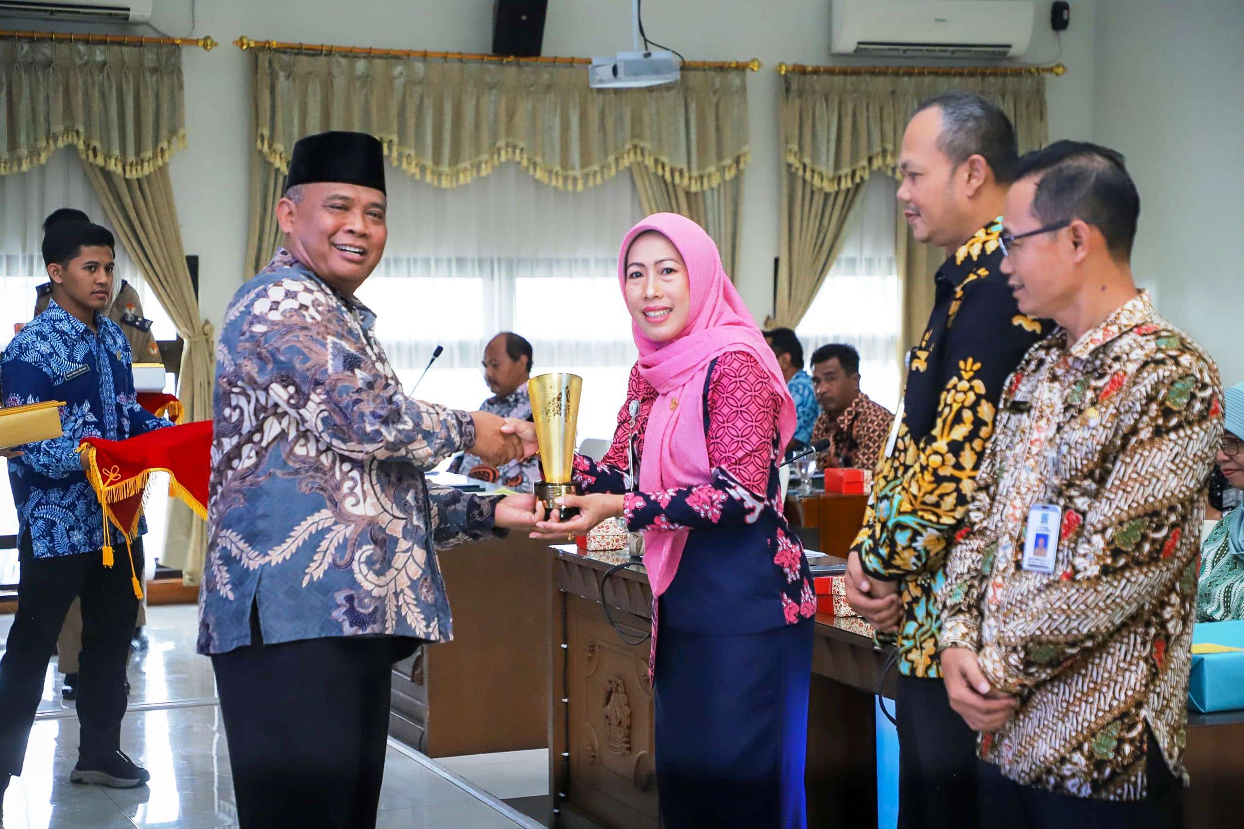 Bupati Sleman Dorong Transformasi Layanan Publik, Serahkan Penghargaan kepada 9 OPD Berprestasi